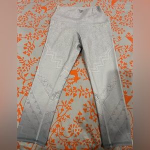 Alo Crop Leggings. Worn Twice!
